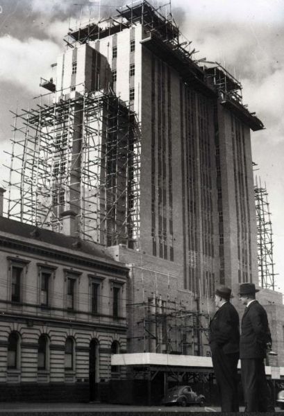 Chief Commissioner Duncan and his Secretary at the Russell St construction site, 1941.